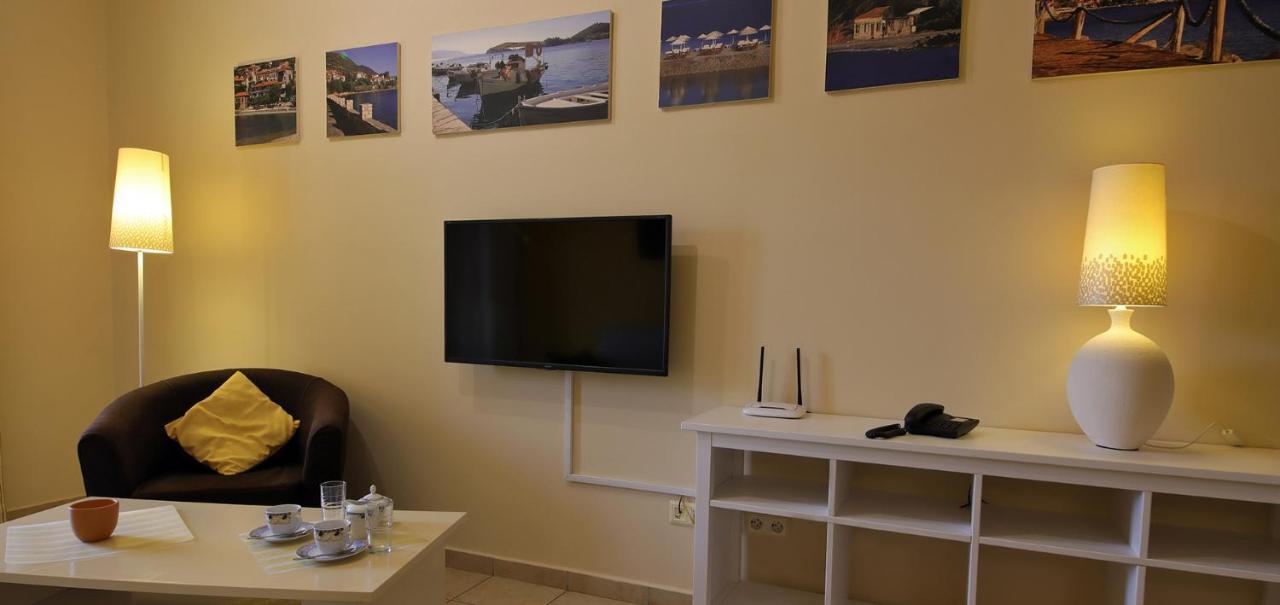 Oasis By The Sea Aparthotel Chiliadou  Exteriör bild