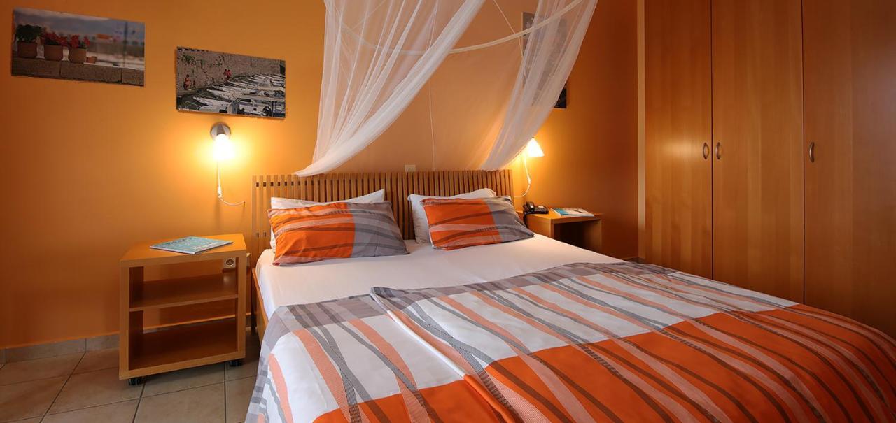 Oasis By The Sea Aparthotel Chiliadou  Exteriör bild